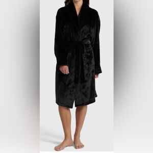 Jaclyn Smith Elegant Black Robe